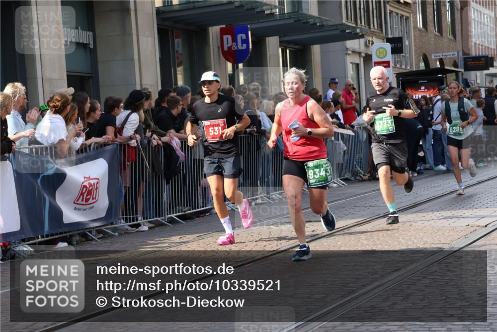 13.09.2026 - 21. swb-Marathon Bremen Strokosch-Dieckow http://msf.ph/oto/10339521 13.09.2026 13:26:56 Ziel 242, 1493, 1494, 2454, 3273, 3385, 3496, 4121, 4397, 4558, 4563, 5358, 6071, 6288, 6776, 7072, 7849, 8219, 9159, 9343, 9511, 9760, 9854, 9878, 10112, 10113, 13147, 531, 946, 2089, 2779, 3076, 3302, 3510, 3527, 3852, 3893, 4327, 4441, 4598, 4919, 5054, 5689, 5937, 5943, 6289, 6314, 6375, 6455, 6548, 6580, 7027, 7246, 7317, 8112, 8303, 9150, 9551, 13097 meine-sportfotos.de
