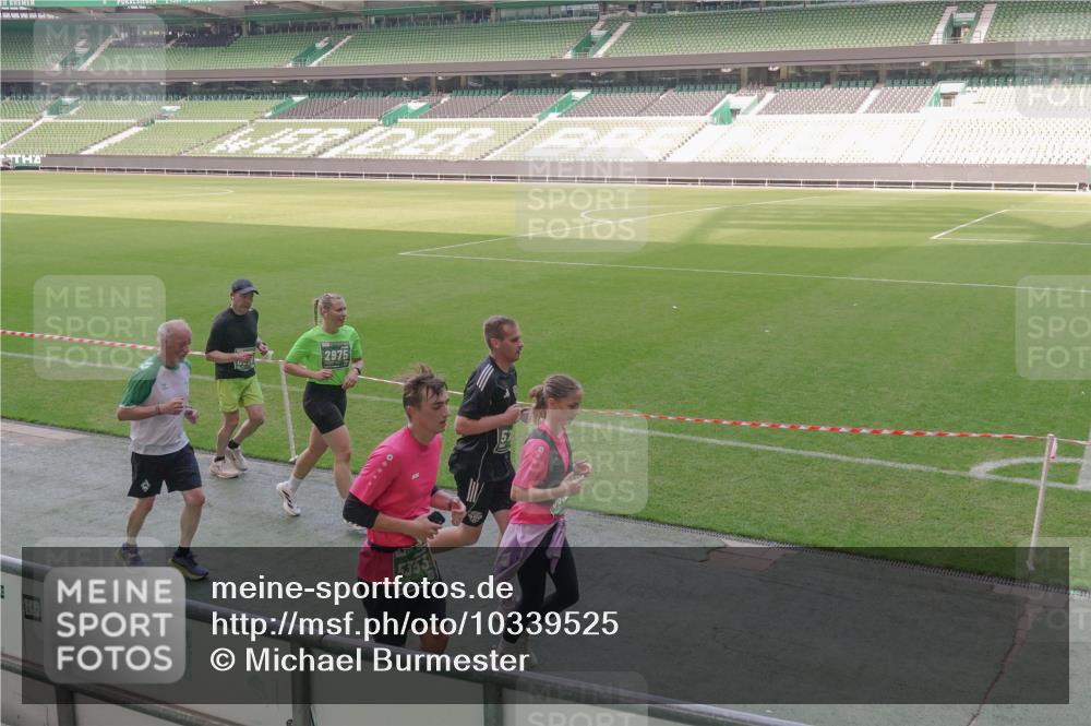 13.09.2026 - 21. swb-Marathon Bremen Michael Burmester http://msf.ph/oto/10339525 13.09.2026 13:19:11 Laufen im Stadion 311, 333, 404, 464, 486, 512, 546, 732, 753, 837, 921, 938, 1066, 1156, 1431, 1506, 1765, 1844, 1868, 1916, 2056, 2123, 2137, 2224, 2240, 2294, 2315, 2357, 2358, 2453, 2557, 2563, 2614, 2622, 2626, 2689, 2702, 2703, 2722, 2756, 2786, 2843, 2845, 2849, 2857, 2879, 2880, 2893, 2944, 2983, 2999, 3031, 3046, 3059, 3072, 3096, 3100, 3116, 3146, 3189, 3198, 3210, 3243, 3263, 3285, 3287, 3315, 3476, 3537, 3619, 3633, 3654, 3740, 3879, 4478 meine-sportfotos.de