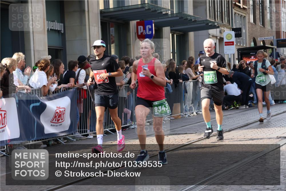 13.09.2026 - 21. swb-Marathon Bremen Strokosch-Dieckow http://msf.ph/oto/10339535 13.09.2026 13:26:56 Ziel 242, 1493, 1494, 2454, 3273, 3385, 3496, 4121, 4397, 4558, 4563, 5358, 6071, 6288, 6776, 7072, 7849, 8219, 9159, 9343, 9511, 9760, 9854, 9878, 10112, 10113, 13147, 531, 946, 2089, 2779, 3076, 3302, 3510, 3527, 3852, 3893, 4327, 4441, 4598, 4919, 5054, 5689, 5937, 5943, 6289, 6314, 6375, 6455, 6548, 6580, 7027, 7246, 7317, 8112, 8303, 9150, 9551, 13097 meine-sportfotos.de