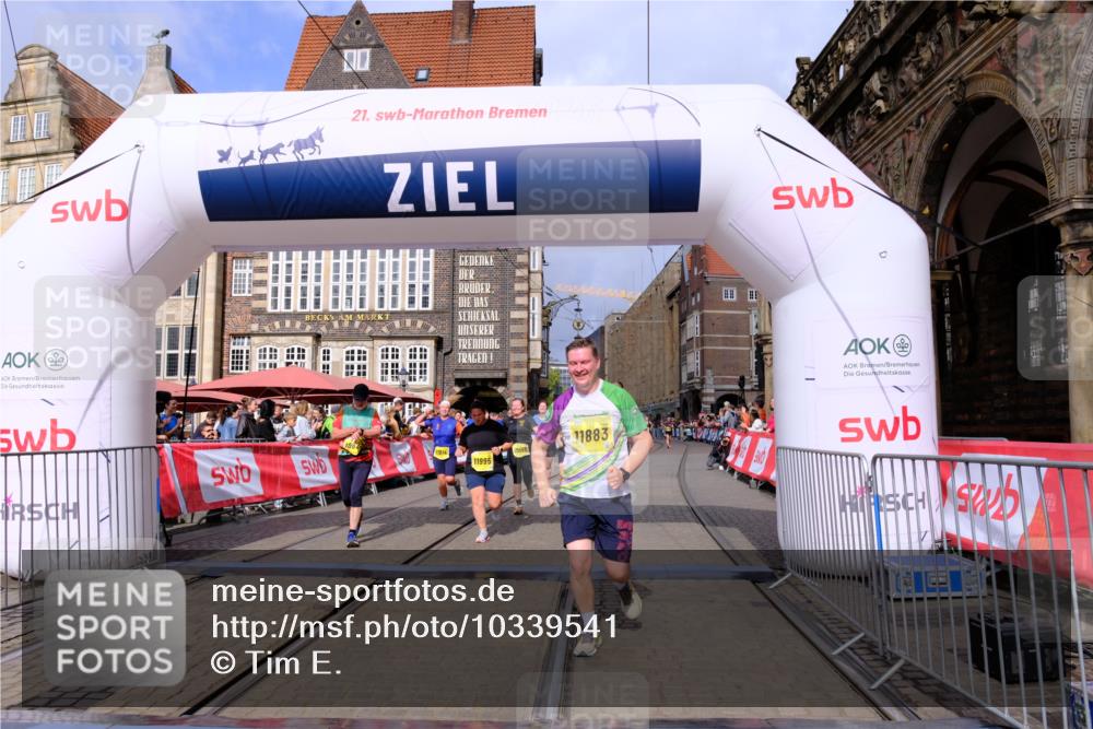 13.09.2026 - 21. swb-Marathon Bremen Tim E. http://msf.ph/oto/10339541 13.09.2026 11:09:39 Ziel 10314, 10556, 10664, 10686, 10694, 10769, 10823, 10981, 10983, 11225, 11764, 11882, 11883, 11914, 11915, 11987, 11995, 12155, 12322, 12474, 12491, 12532, 13607 meine-sportfotos.de