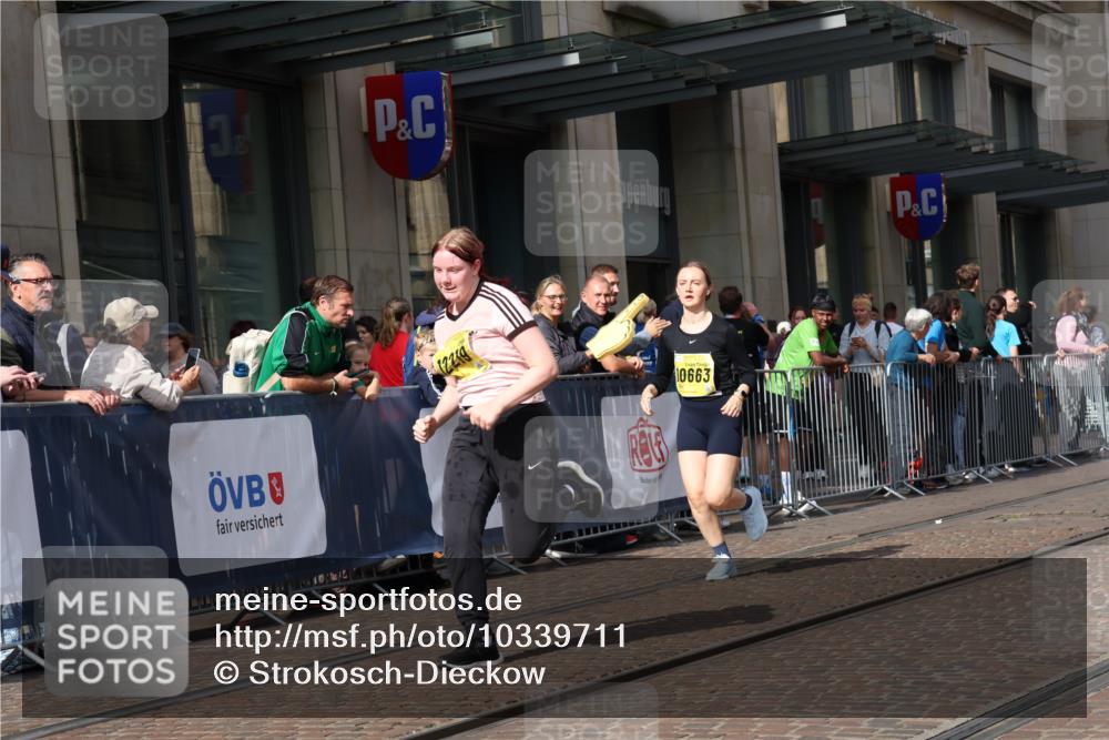 13.09.2026 - 21. swb-Marathon Bremen Strokosch-Dieckow http://msf.ph/oto/10339711 13.09.2026 11:06:47 Ziel 10156, 10360, 10378, 10663, 11100, 11246, 11257, 11393, 11439, 11600, 11684, 11696, 11759, 11822, 11823, 12255, 10323, 10378, 10654, 10663, 10795, 10849, 10989, 11021, 11066, 11240, 11370, 12124, 12146, 12219, 12249, 12485 meine-sportfotos.de