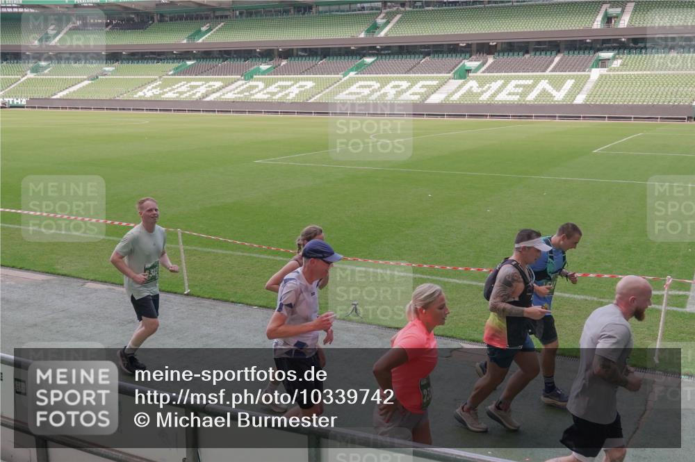 13.09.2026 - 21. swb-Marathon Bremen Michael Burmester http://msf.ph/oto/10339742 13.09.2026 13:19:36 Laufen im Stadion 333, 464, 486, 512, 546, 921, 938, 1066, 1129, 1156, 1409, 1431, 1446, 1506, 1697, 1756, 1765, 1815, 1916, 2028, 2123, 2137, 2224, 2240, 2294, 2315, 2349, 2453, 2533, 2557, 2563, 2614, 2622, 2626, 2689, 2694, 2695, 2702, 2703, 2722, 2756, 2786, 2843, 2845, 2849, 2857, 2879, 2944, 2983, 2999, 3031, 3046, 3059, 3072, 3096, 3100, 3116, 3139, 3189, 3198, 3243, 3263, 3264, 3285, 3287, 3310, 3315, 3619, 3740, 3879, 4478 meine-sportfotos.de