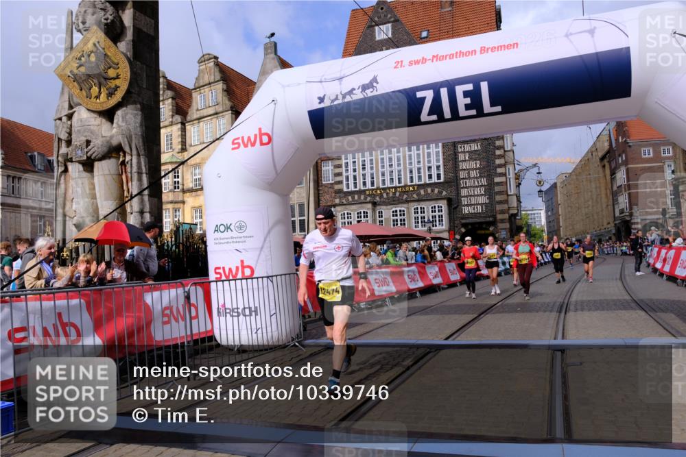 13.09.2026 - 21. swb-Marathon Bremen Tim E. http://msf.ph/oto/10339746 13.09.2026 11:09:48 Ziel 10234, 10386, 10417, 10424, 10556, 10664, 10694, 10712, 10769, 10785, 10823, 10981, 11192, 11225, 11882, 11883, 11914, 11915, 11937, 11995, 12322, 12409, 12474, 12532 meine-sportfotos.de
