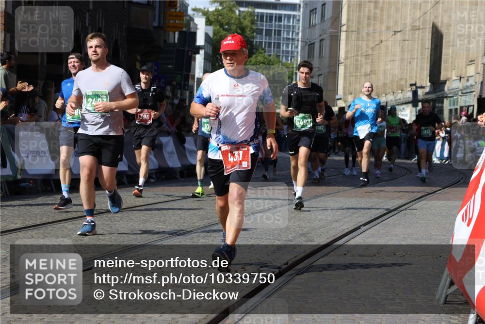 13.09.2026 - 21. swb-Marathon Bremen Strokosch-Dieckow http://msf.ph/oto/10339750 13.09.2026 13:20:26 Ziel 205, 431, 495, 511, 655, 1058, 1252, 1390, 1537, 1750, 1931, 1972, 2122, 2343, 2807, 2885, 2903, 3685, 3690, 4287, 5340, 5389, 5583, 5813, 5837, 6663, 7341, 7404, 7531, 7664, 9518, 9756, 13192, 541, 876, 1528, 2493, 3813, 4174, 4357, 4358, 5493, 5855, 6495, 6496, 7411, 9162, 9721, 9949 meine-sportfotos.de