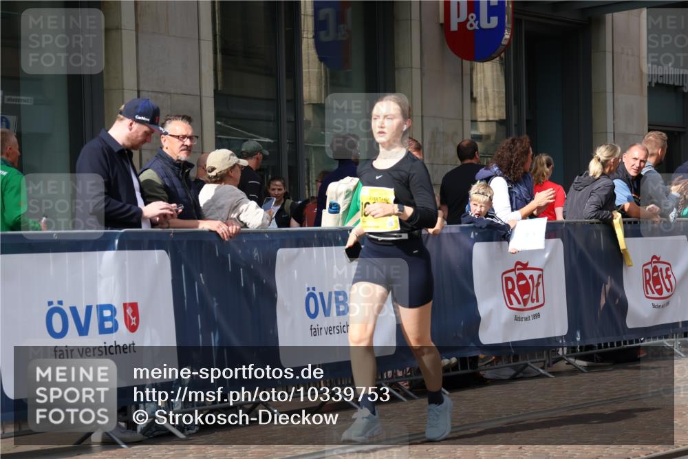 13.09.2026 - 21. swb-Marathon Bremen Strokosch-Dieckow http://msf.ph/oto/10339753 13.09.2026 11:06:48 Ziel 10156, 10360, 11100, 11246, 11257, 11393, 11439, 11600, 11684, 11696, 11759, 11822, 11823, 12255, 10323, 10378, 10654, 10663, 10795, 10849, 10989, 11021, 11066, 11240, 11370, 12124, 12146, 12219, 12249, 12485 meine-sportfotos.de