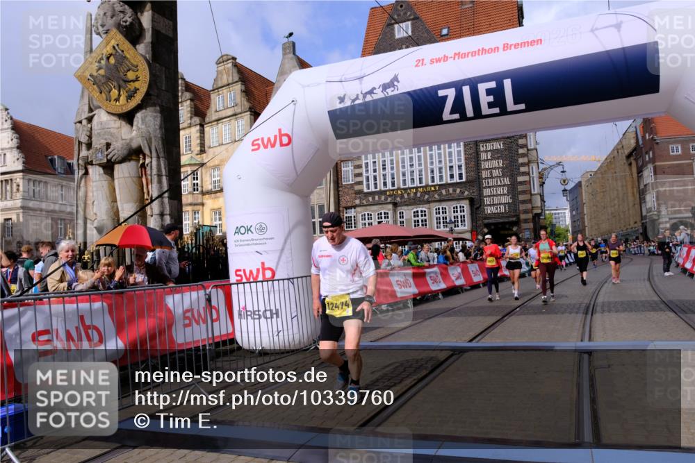 13.09.2026 - 21. swb-Marathon Bremen Tim E. http://msf.ph/oto/10339760 13.09.2026 11:09:48 Ziel 10234, 10386, 10417, 10424, 10556, 10664, 10694, 10712, 10769, 10785, 10823, 10981, 11192, 11225, 11882, 11883, 11914, 11915, 11937, 11995, 12322, 12409, 12474, 12532 meine-sportfotos.de