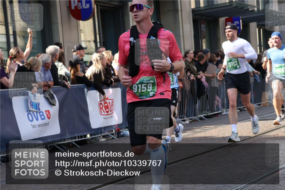 13.09.2026 - 21. swb-Marathon Bremen Strokosch-Dieckow http://msf.ph/oto/10339767 13.09.2026 13:27:02 Ziel 242, 593, 940, 1373, 1574, 2345, 2454, 3273, 3385, 3496, 4121, 4558, 5220, 5290, 5358, 5616, 6071, 6288, 6306, 6776, 7110, 7849, 8219, 9159, 9343, 9760, 10112, 10113, 13147, 531, 946, 1493, 1494, 2089, 2454, 3076, 3302, 3510, 3527, 3852, 3893, 4327, 4397, 4441, 4563, 4598, 4919, 5054, 5689, 5937, 5943, 6289, 6314, 6455, 6580, 7027, 7072, 7246, 7317, 8112, 8303, 9150, 9511, 9551, 9854, 9878, 13097 meine-sportfotos.de