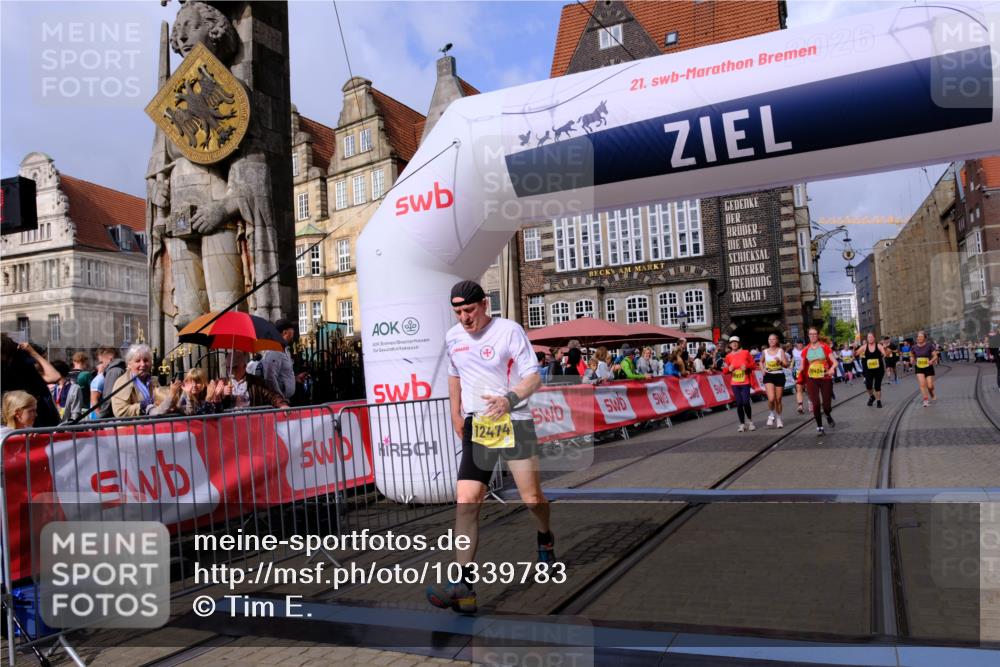 13.09.2026 - 21. swb-Marathon Bremen Tim E. http://msf.ph/oto/10339783 13.09.2026 11:09:48 Ziel 10234, 10386, 10417, 10424, 10556, 10664, 10694, 10712, 10769, 10785, 10823, 10981, 11192, 11225, 11882, 11883, 11914, 11915, 11937, 11995, 12322, 12409, 12474, 12532 meine-sportfotos.de