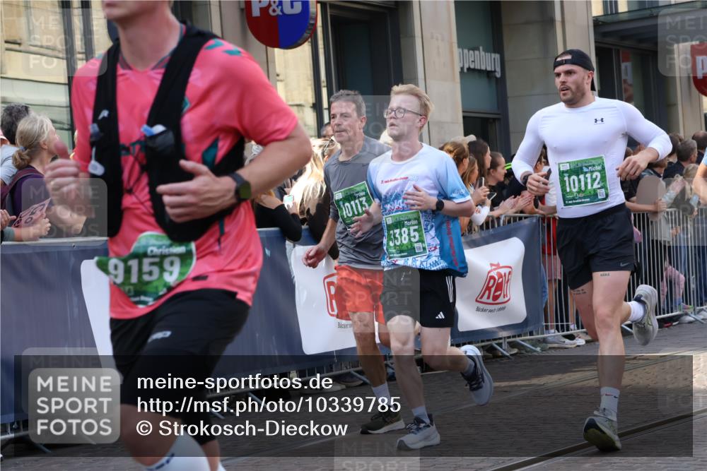 13.09.2026 - 21. swb-Marathon Bremen Strokosch-Dieckow http://msf.ph/oto/10339785 13.09.2026 13:27:02 Ziel 242, 593, 940, 1373, 1574, 2345, 2454, 3273, 3385, 3496, 4121, 4558, 5220, 5290, 5358, 5616, 6071, 6288, 6306, 6776, 7110, 7849, 8219, 9159, 9343, 9760, 10112, 10113, 13147, 531, 946, 1493, 1494, 2089, 2454, 3076, 3302, 3510, 3527, 3852, 3893, 4327, 4397, 4441, 4563, 4598, 4919, 5054, 5689, 5937, 5943, 6289, 6314, 6455, 6580, 7027, 7072, 7246, 7317, 8112, 8303, 9150, 9511, 9551, 9854, 9878, 13097 meine-sportfotos.de