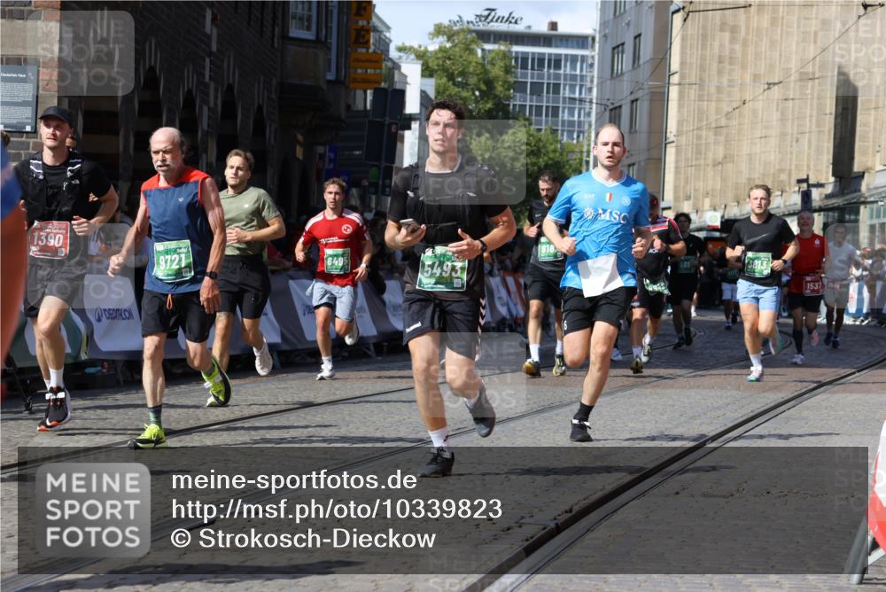 13.09.2026 - 21. swb-Marathon Bremen Strokosch-Dieckow http://msf.ph/oto/10339823 13.09.2026 13:20:28 Ziel 205, 431, 511, 655, 1058, 1252, 1390, 1537, 1750, 1931, 2122, 2343, 2807, 2885, 2903, 3685, 3690, 4287, 5340, 5389, 5583, 5813, 5837, 6663, 7018, 7341, 7531, 7664, 9518, 9756, 541, 876, 1528, 3813, 4174, 4357, 4358, 5493, 5855, 6495, 6496, 7411, 9162, 9721, 9949 meine-sportfotos.de