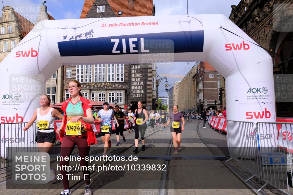 13.09.2026 - 21. swb-Marathon Bremen Tim E. http://msf.ph/oto/10339832 13.09.2026 11:09:52 Ziel 10234, 10386, 10417, 10424, 10556, 10696, 10712, 10769, 10785, 10823, 10981, 10990, 10991, 11192, 11225, 11914, 11937, 11995, 12322, 12409, 12474, 12532 meine-sportfotos.de