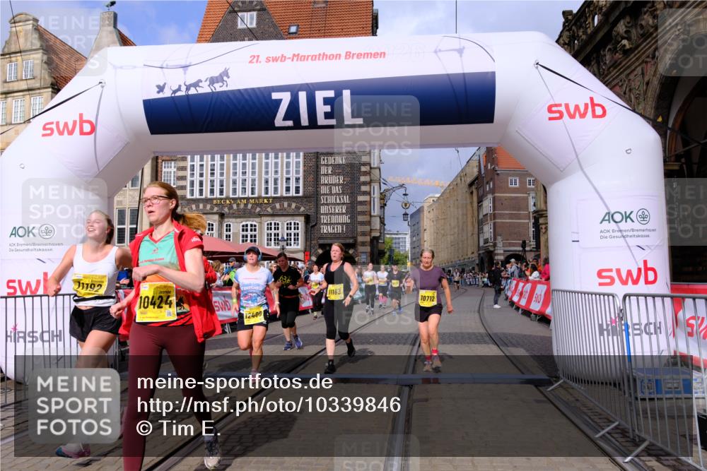 13.09.2026 - 21. swb-Marathon Bremen Tim E. http://msf.ph/oto/10339846 13.09.2026 11:09:52 Ziel 10234, 10386, 10417, 10424, 10556, 10696, 10712, 10769, 10785, 10823, 10981, 10990, 10991, 11192, 11225, 11914, 11937, 11995, 12322, 12409, 12474, 12532 meine-sportfotos.de