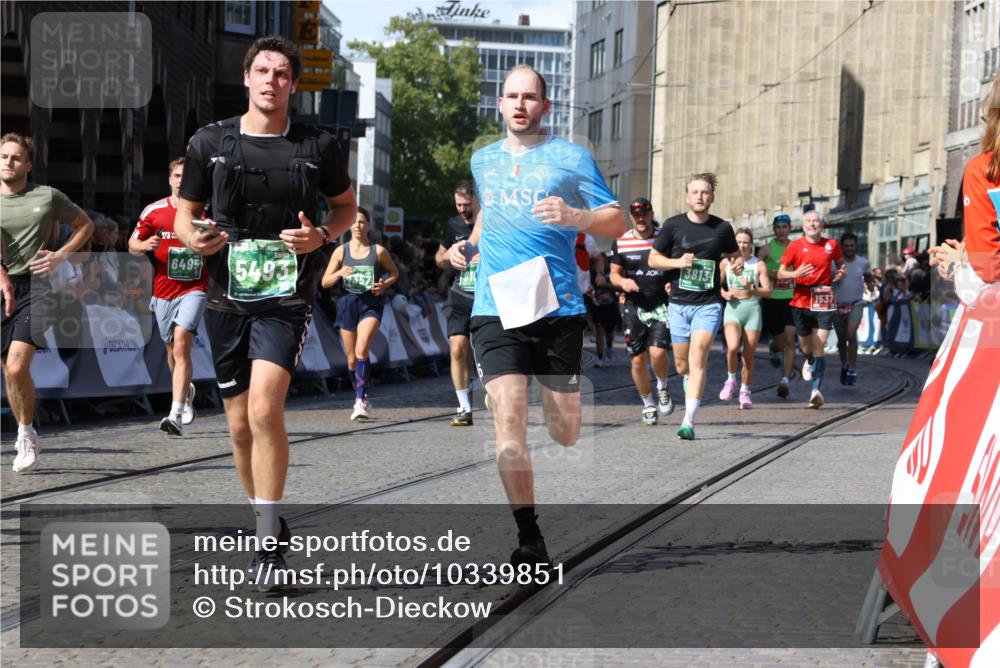 13.09.2026 - 21. swb-Marathon Bremen Strokosch-Dieckow http://msf.ph/oto/10339851 13.09.2026 13:20:29 Ziel 205, 431, 511, 655, 1058, 1252, 1390, 1537, 1750, 1931, 2122, 2343, 2807, 2885, 2903, 3685, 3690, 4287, 5340, 5389, 5583, 5813, 5837, 6663, 6901, 7018, 7341, 7531, 7664, 9518, 9756, 541, 769, 876, 1528, 3813, 4174, 4357, 4482, 5493, 5855, 6177, 6495, 6496, 7411, 8141, 8804, 9162, 9691, 9721, 9949, 13126 meine-sportfotos.de