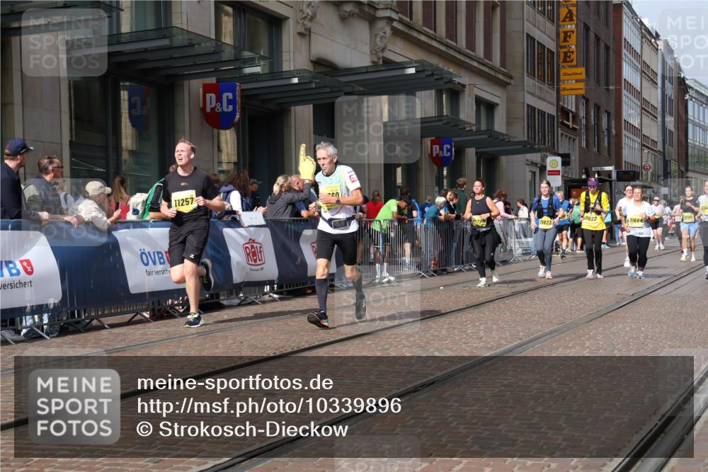 13.09.2026 - 21. swb-Marathon Bremen Strokosch-Dieckow http://msf.ph/oto/10339896 13.09.2026 11:06:55 Ziel 10156, 10205, 10360, 10488, 10748, 11100, 11123, 11246, 11393, 11417, 11439, 11600, 11684, 11696, 11759, 11822, 11823, 11865, 11917, 12020, 12173, 12255, 12266, 12536, 10323, 10378, 10654, 10663, 10795, 10849, 10989, 11021, 11066, 11257, 11370, 12124, 12146, 12219, 12249 meine-sportfotos.de