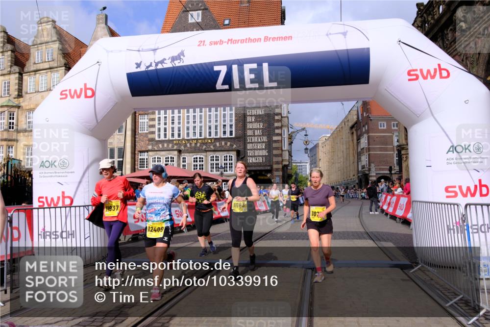 13.09.2026 - 21. swb-Marathon Bremen Tim E. http://msf.ph/oto/10339916 13.09.2026 11:09:53 Ziel 10234, 10386, 10417, 10424, 10556, 10696, 10712, 10769, 10785, 10981, 10990, 10991, 11192, 11225, 11914, 11937, 12409, 12474, 12532 meine-sportfotos.de