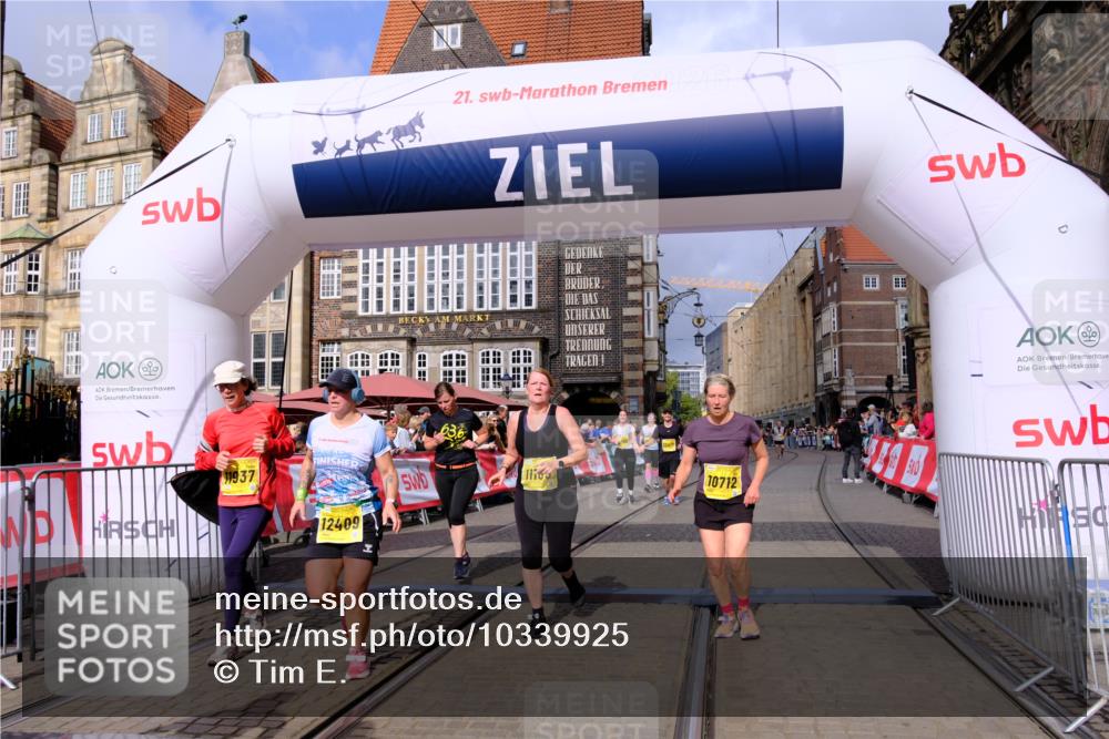 13.09.2026 - 21. swb-Marathon Bremen Tim E. http://msf.ph/oto/10339925 13.09.2026 11:09:53 Ziel 10234, 10386, 10417, 10424, 10556, 10696, 10712, 10769, 10785, 10981, 10990, 10991, 11192, 11225, 11914, 11937, 12409, 12474, 12532 meine-sportfotos.de