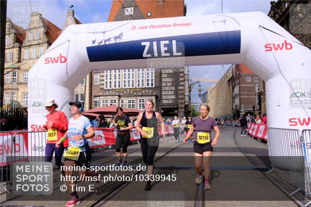 13.09.2026 - 21. swb-Marathon Bremen Tim E. http://msf.ph/oto/10339945 13.09.2026 11:09:53 Ziel 10234, 10386, 10417, 10424, 10556, 10696, 10712, 10769, 10785, 10981, 10990, 10991, 11192, 11225, 11914, 11937, 12409, 12474, 12532 meine-sportfotos.de
