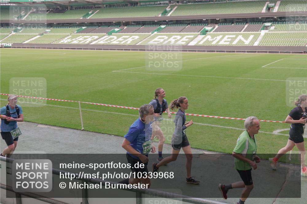 13.09.2026 - 21. swb-Marathon Bremen Michael Burmester http://msf.ph/oto/10339968 13.09.2026 13:20:04 Laufen im Stadion 333, 464, 486, 512, 704, 921, 938, 1066, 1129, 1156, 1409, 1431, 1439, 1446, 1506, 1697, 1756, 1765, 1815, 1846, 1916, 2010, 2028, 2064, 2139, 2224, 2240, 2278, 2315, 2349, 2394, 2395, 2417, 2437, 2501, 2519, 2533, 2557, 2563, 2588, 2622, 2626, 2689, 2694, 2695, 2702, 2703, 2722, 2756, 2786, 2793, 2843, 2845, 2886, 2944, 2983, 3004, 3017, 3018, 3031, 3035, 3036, 3037, 3046, 3059, 3072, 3102, 3116, 3139, 3189, 3198, 3243, 3263, 3264, 3285, 3287, 3310, 3315, 3619, 3879 meine-sportfotos.de
