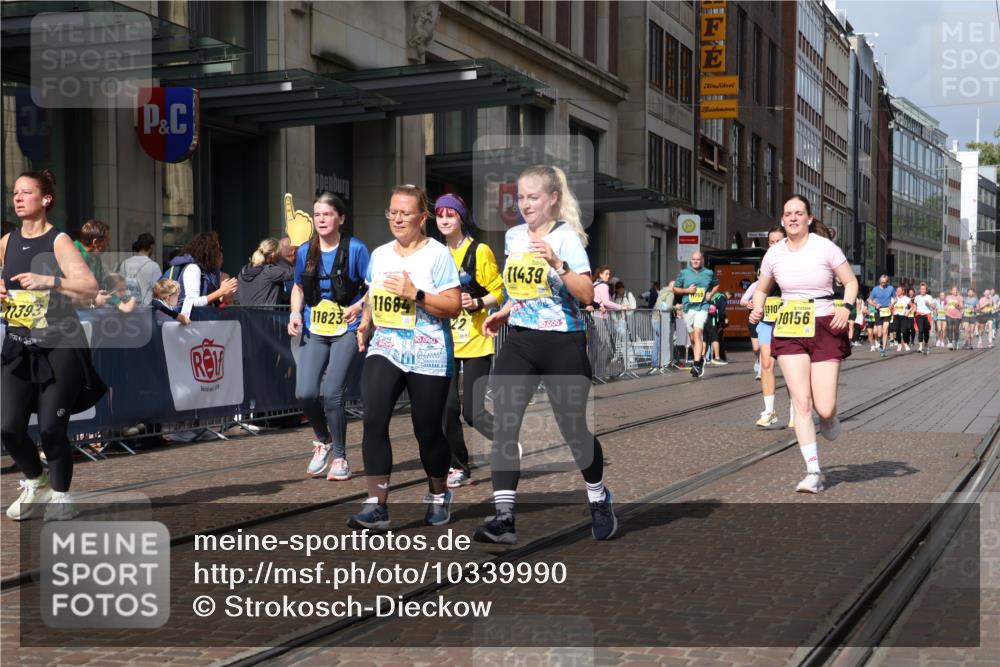13.09.2026 - 21. swb-Marathon Bremen Strokosch-Dieckow http://msf.ph/oto/10339990 13.09.2026 11:06:59 Ziel 10156, 10205, 10360, 10488, 10695, 10748, 11100, 11123, 11246, 11393, 11417, 11439, 11600, 11684, 11696, 11759, 11767, 11822, 11823, 11865, 11917, 12020, 12173, 12210, 12255, 12266, 12536, 10323, 10378, 10663, 10795, 10989, 11066, 11257, 11370, 12124, 12146, 12219, 12249 meine-sportfotos.de