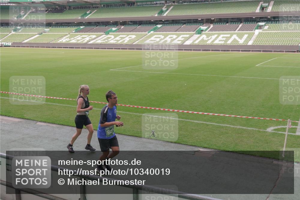 13.09.2026 - 21. swb-Marathon Bremen Michael Burmester http://msf.ph/oto/10340019 13.09.2026 13:20:14 Laufen im Stadion 333, 464, 512, 704, 938, 1066, 1129, 1156, 1409, 1439, 1446, 1506, 1697, 1756, 1808, 1815, 1846, 1916, 2010, 2028, 2064, 2139, 2201, 2224, 2240, 2258, 2278, 2315, 2349, 2394, 2395, 2417, 2437, 2501, 2519, 2533, 2557, 2563, 2588, 2622, 2626, 2689, 2694, 2695, 2702, 2703, 2722, 2756, 2786, 2793, 2843, 2845, 2886, 2944, 2983, 3004, 3017, 3018, 3031, 3035, 3036, 3037, 3046, 3059, 3070, 3072, 3074, 3102, 3116, 3139, 3189, 3198, 3243, 3263, 3264, 3285, 3287, 3310, 3315 meine-sportfotos.de