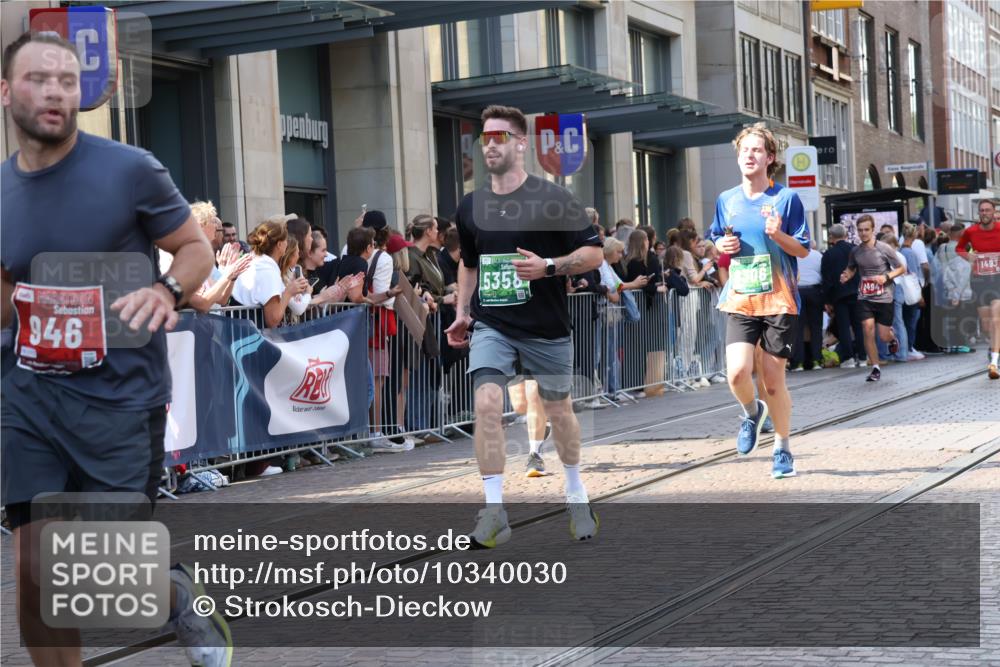 13.09.2026 - 21. swb-Marathon Bremen Strokosch-Dieckow http://msf.ph/oto/10340030 13.09.2026 13:27:08 Ziel 242, 323, 593, 857, 940, 1006, 1373, 1574, 2345, 2668, 3273, 3385, 3460, 3496, 3521, 4421, 4558, 5081, 5220, 5290, 5358, 5557, 5616, 6071, 6288, 6306, 7110, 8219, 9159, 9343, 9760, 10112, 10113, 13147, 531, 946, 1493, 1494, 2089, 2454, 3076, 3302, 3510, 3527, 4121, 4327, 4397, 4441, 4563, 4919, 5054, 5689, 5937, 5943, 6314, 6455, 6580, 6776, 7027, 7072, 7246, 7317, 7849, 8219, 8303, 9150, 9511, 9551, 9854, 9878, 13097 meine-sportfotos.de