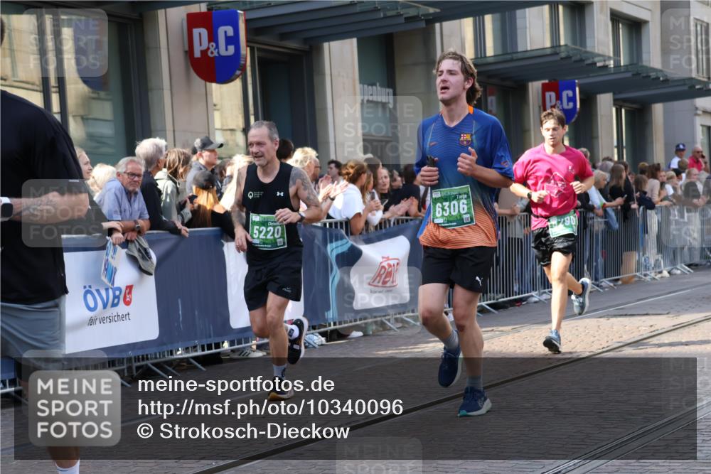 13.09.2026 - 21. swb-Marathon Bremen Strokosch-Dieckow http://msf.ph/oto/10340096 13.09.2026 13:27:09 Ziel 242, 323, 593, 857, 940, 1006, 1373, 1574, 2345, 2668, 3273, 3385, 3460, 3496, 3521, 4421, 4558, 5081, 5220, 5290, 5358, 5557, 5616, 6071, 6288, 6306, 7110, 9159, 9343, 9760, 10112, 10113, 13147, 531, 946, 1493, 1494, 2089, 2454, 3076, 3302, 3510, 3527, 4121, 4327, 4397, 4441, 4558, 4563, 4919, 5689, 5937, 5943, 6314, 6455, 6580, 6776, 7027, 7072, 7246, 7317, 7849, 8219, 8303, 9150, 9159, 9511, 9551, 9854, 9878, 10112 meine-sportfotos.de