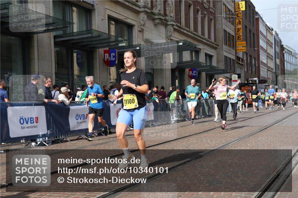 13.09.2026 - 21. swb-Marathon Bremen Strokosch-Dieckow http://msf.ph/oto/10340101 13.09.2026 11:07:02 Ziel 10138, 10205, 10360, 10488, 10695, 10748, 11100, 11123, 11246, 11393, 11417, 11439, 11600, 11684, 11696, 11759, 11767, 11822, 11823, 11865, 11917, 12020, 12173, 12210, 12255, 12266, 12536, 10156, 10323, 10360, 10378, 10663, 10989, 11066, 11257, 11370, 11439, 11684, 12124, 12146, 12219, 12249 meine-sportfotos.de