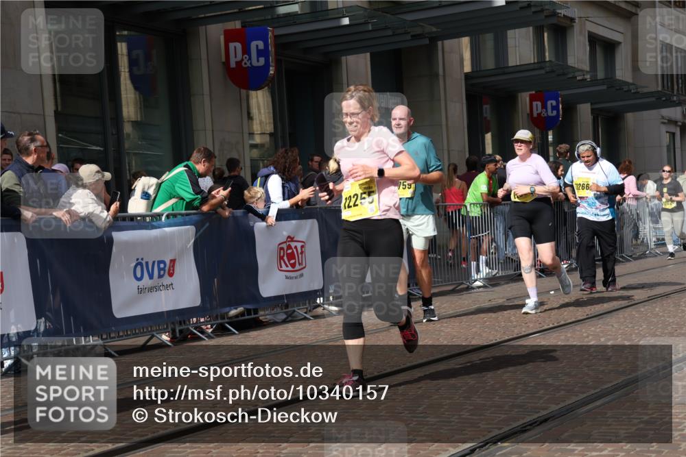 13.09.2026 - 21. swb-Marathon Bremen Strokosch-Dieckow http://msf.ph/oto/10340157 13.09.2026 11:07:04 Ziel 10138, 10205, 10279, 10280, 10488, 10501, 10505, 10695, 10748, 11100, 11123, 11246, 11393, 11417, 11600, 11696, 11759, 11767, 11822, 11823, 11865, 11899, 11917, 12020, 12173, 12210, 12255, 12266, 12277, 12419, 12536, 10156, 10360, 10378, 10663, 11066, 11100, 11257, 11370, 11439, 11684, 12124, 12219, 12249 meine-sportfotos.de