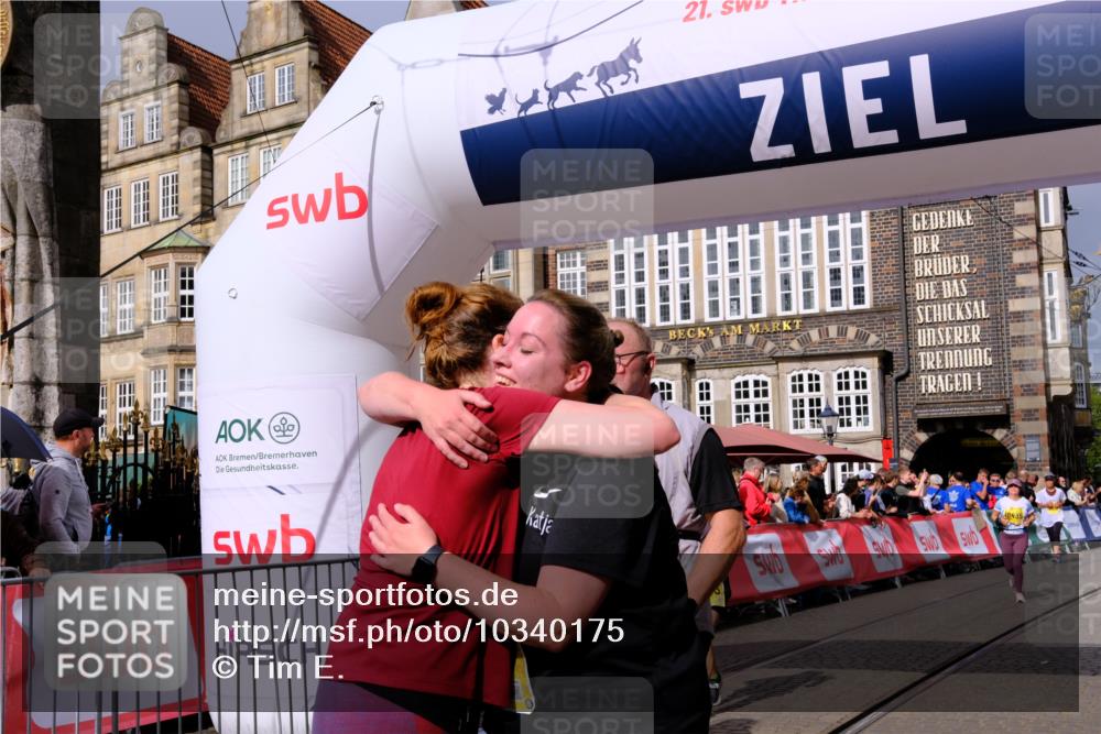 13.09.2026 - 21. swb-Marathon Bremen Tim E. http://msf.ph/oto/10340175 13.09.2026 11:10:08 Ziel 10234, 10417, 10435, 10645, 10696, 10737, 10785, 10990, 10991, 11119, 11383, 11437, 11441, 12449 meine-sportfotos.de