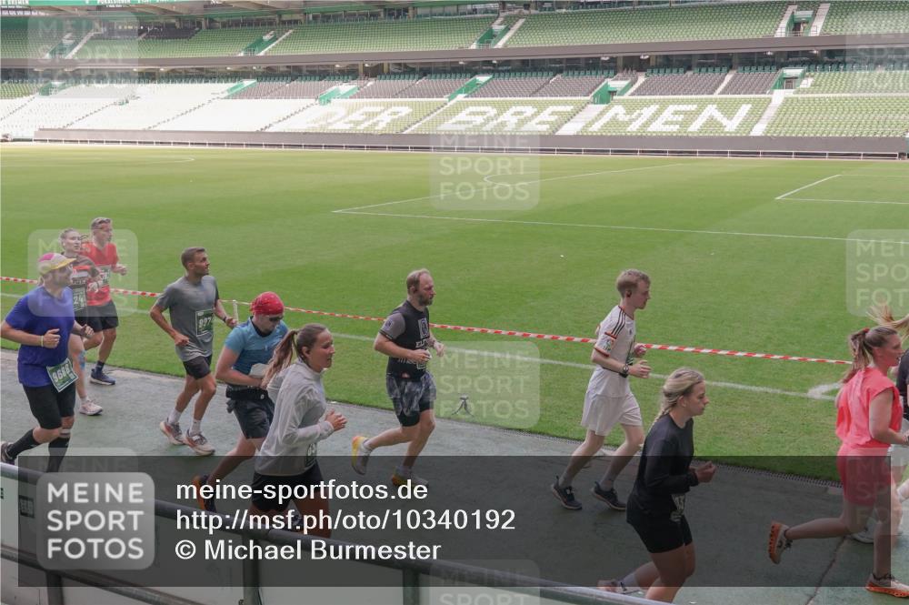 13.09.2026 - 21. swb-Marathon Bremen Michael Burmester http://msf.ph/oto/10340192 13.09.2026 13:20:33 Laufen im Stadion 333, 464, 512, 620, 704, 782, 938, 1066, 1129, 1156, 1158, 1316, 1409, 1439, 1446, 1676, 1697, 1756, 1808, 1815, 1846, 1916, 2010, 2028, 2064, 2139, 2201, 2240, 2258, 2278, 2315, 2349, 2394, 2395, 2414, 2417, 2437, 2501, 2519, 2533, 2588, 2626, 2689, 2694, 2695, 2702, 2703, 2722, 2736, 2756, 2793, 2843, 2886, 2983, 3004, 3010, 3017, 3018, 3031, 3035, 3036, 3037, 3046, 3059, 3070, 3074, 3102, 3116, 3139, 3144, 3189, 3243, 3263, 3264, 3310, 3315 meine-sportfotos.de