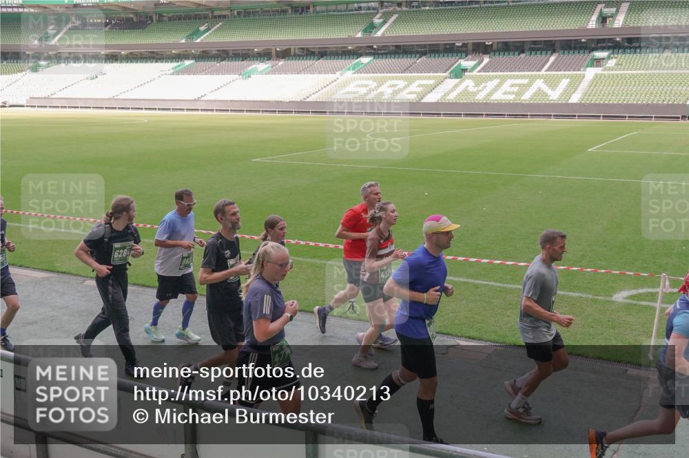 13.09.2026 - 21. swb-Marathon Bremen Michael Burmester http://msf.ph/oto/10340213 13.09.2026 13:20:34 Laufen im Stadion 333, 464, 512, 620, 704, 782, 938, 1066, 1129, 1156, 1158, 1316, 1409, 1439, 1446, 1676, 1697, 1756, 1808, 1815, 1846, 1916, 2010, 2028, 2064, 2139, 2201, 2240, 2258, 2278, 2315, 2349, 2394, 2395, 2414, 2417, 2437, 2501, 2519, 2533, 2551, 2588, 2626, 2689, 2694, 2695, 2702, 2703, 2722, 2736, 2756, 2793, 2843, 2886, 2983, 3004, 3010, 3017, 3018, 3031, 3035, 3036, 3037, 3046, 3059, 3070, 3074, 3102, 3116, 3139, 3144, 3189, 3243, 3263, 3264, 3310, 3315 meine-sportfotos.de