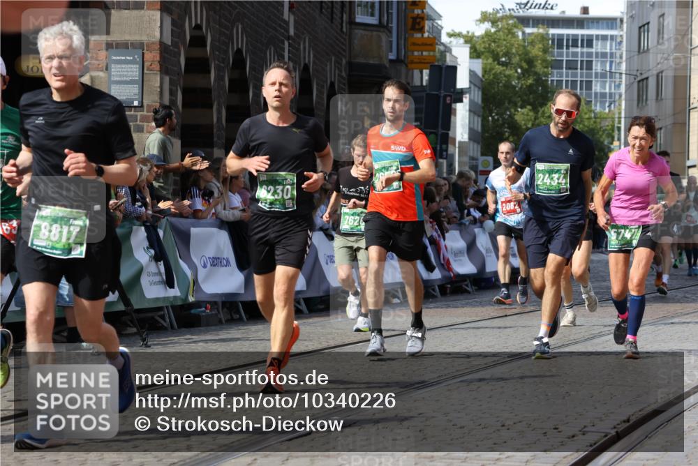 13.09.2026 - 21. swb-Marathon Bremen Strokosch-Dieckow http://msf.ph/oto/10340226 13.09.2026 13:26:18 Ziel 1163, 1647, 1896, 2033, 2062, 2666, 2708, 2987, 3248, 3516, 4067, 4161, 4411, 4476, 4842, 5013, 5558, 5622, 5701, 6135, 6605, 6886, 7638, 7780, 8271, 8361, 8592, 8635, 9266, 9794, 1368, 1649, 2434, 2658, 3603, 4077, 5747, 5992, 6230, 6639, 7626, 8817, 9260, 13195 meine-sportfotos.de