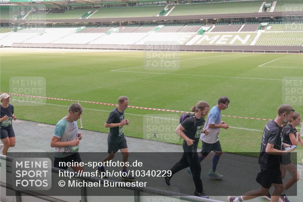 13.09.2026 - 21. swb-Marathon Bremen Michael Burmester http://msf.ph/oto/10340229 13.09.2026 13:20:36 Laufen im Stadion 333, 464, 512, 620, 704, 782, 938, 1066, 1129, 1156, 1158, 1177, 1316, 1409, 1439, 1446, 1676, 1697, 1756, 1808, 1815, 1846, 1916, 2010, 2028, 2064, 2139, 2201, 2240, 2258, 2278, 2315, 2349, 2394, 2395, 2414, 2417, 2437, 2501, 2519, 2533, 2551, 2588, 2626, 2689, 2694, 2695, 2702, 2703, 2722, 2736, 2756, 2793, 2843, 2886, 3004, 3010, 3017, 3018, 3031, 3035, 3036, 3037, 3046, 3059, 3070, 3074, 3102, 3116, 3139, 3144, 3243, 3263, 3264, 3310, 3315 meine-sportfotos.de