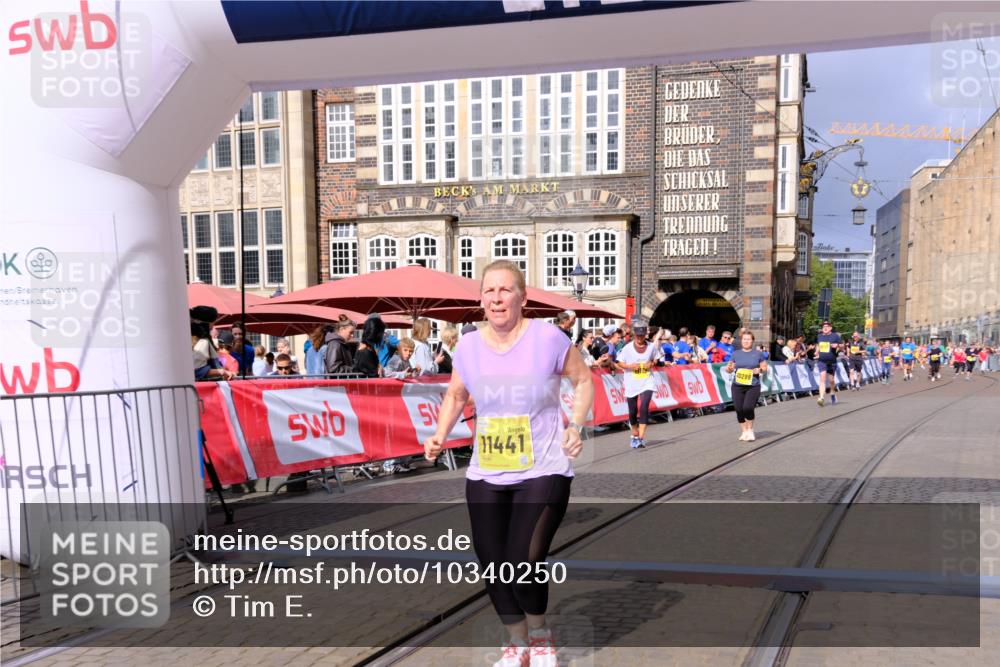 13.09.2026 - 21. swb-Marathon Bremen Tim E. http://msf.ph/oto/10340250 13.09.2026 11:10:12 Ziel 10299, 10435, 10645, 10737, 10751, 11119, 11383, 11437, 11441, 12449 meine-sportfotos.de