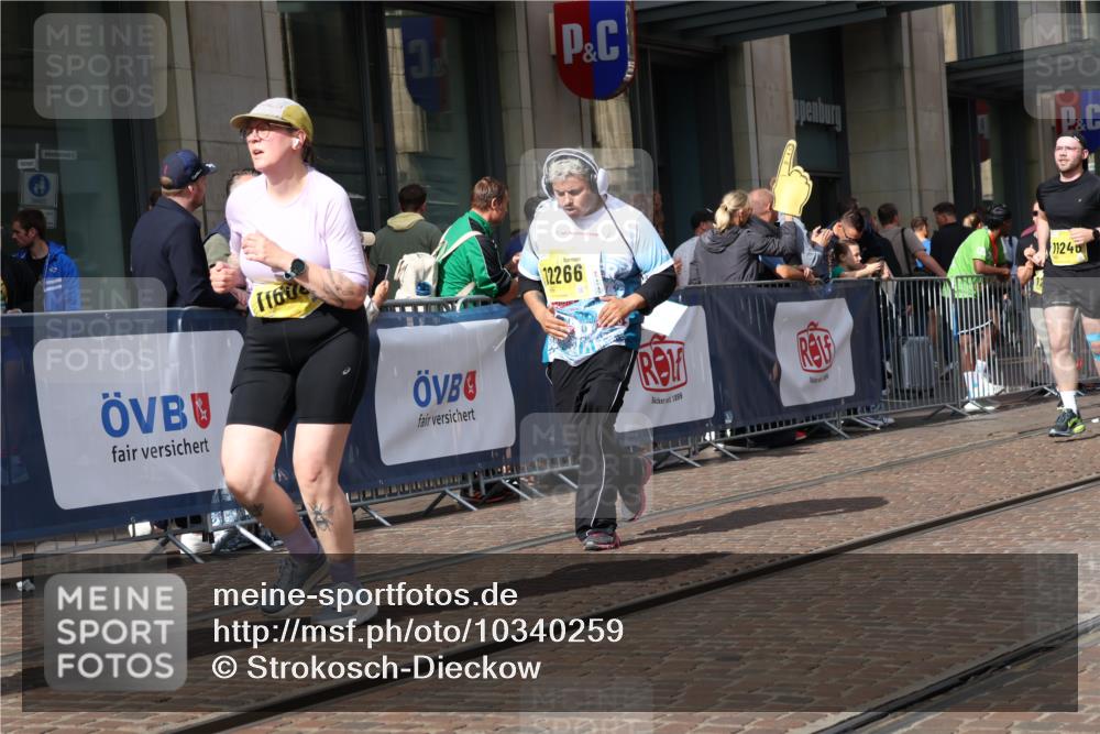 13.09.2026 - 21. swb-Marathon Bremen Strokosch-Dieckow http://msf.ph/oto/10340259 13.09.2026 11:07:07 Ziel 10138, 10205, 10279, 10280, 10363, 10364, 10488, 10501, 10505, 10695, 10748, 10907, 11123, 11246, 11417, 11600, 11696, 11759, 11767, 11822, 11823, 11865, 11899, 11917, 12020, 12167, 12168, 12173, 12210, 12255, 12266, 12277, 12419, 12536, 10156, 10360, 10378, 10663, 11066, 11100, 11257, 11393, 11439, 11684, 11696, 12124, 12219, 12249, 12255 meine-sportfotos.de