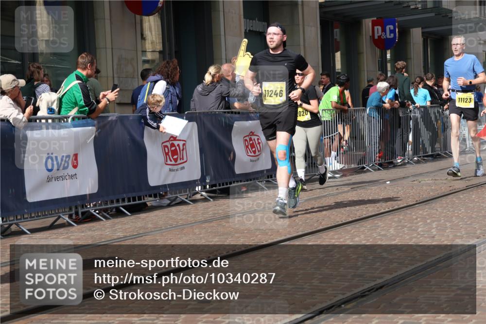 13.09.2026 - 21. swb-Marathon Bremen Strokosch-Dieckow http://msf.ph/oto/10340287 13.09.2026 11:07:08 Ziel 10138, 10205, 10279, 10280, 10363, 10364, 10488, 10501, 10505, 10580, 10695, 10748, 10907, 11123, 11223, 11246, 11417, 11600, 11759, 11767, 11822, 11823, 11865, 11899, 11917, 11924, 11934, 12020, 12167, 12168, 12173, 12210, 12266, 12277, 12419, 12536, 10156, 10360, 10378, 10663, 11066, 11100, 11257, 11393, 11439, 11684, 11696, 11822, 11823, 12124, 12249, 12255 meine-sportfotos.de