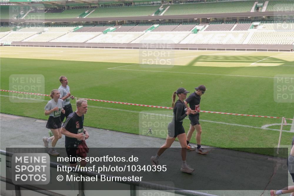 13.09.2026 - 21. swb-Marathon Bremen Michael Burmester http://msf.ph/oto/10340395 13.09.2026 13:20:59 Laufen im Stadion 258, 351, 423, 441, 464, 601, 620, 704, 782, 851, 1060, 1066, 1094, 1129, 1156, 1158, 1177, 1316, 1409, 1439, 1446, 1518, 1676, 1697, 1756, 1808, 1815, 1846, 1916, 2010, 2028, 2064, 2139, 2201, 2258, 2278, 2349, 2394, 2395, 2414, 2417, 2437, 2501, 2519, 2533, 2551, 2588, 2626, 2694, 2695, 2702, 2722, 2736, 2756, 2793, 2828, 2886, 2954, 2995, 3004, 3010, 3017, 3018, 3022, 3034, 3035, 3036, 3037, 3059, 3070, 3074, 3102, 3116, 3139, 3144, 3225, 3243, 3263, 3264, 3310, 3315 meine-sportfotos.de