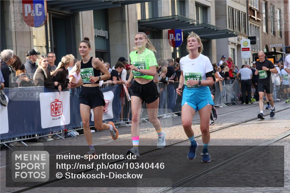 13.09.2026 - 21. swb-Marathon Bremen Strokosch-Dieckow http://msf.ph/oto/10340446 13.09.2026 13:27:19 Ziel 323, 440, 593, 857, 940, 1006, 1373, 1574, 1932, 2345, 2668, 2686, 3013, 3460, 3521, 3970, 4421, 4496, 4593, 4744, 5081, 5220, 5290, 5358, 5557, 5616, 6067, 6306, 7042, 7110, 7138, 7358, 8351, 9494, 9727, 13198, 242, 1493, 1494, 2454, 3273, 3385, 3496, 4121, 4397, 4558, 4563, 5689, 6071, 6288, 6776, 7027, 7072, 7849, 8219, 9159, 9343, 9511, 9760, 9854, 9878, 10112, 10113, 13147 meine-sportfotos.de