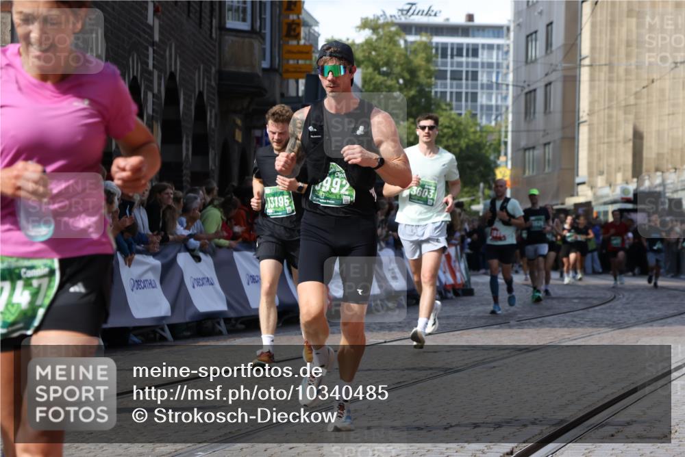 13.09.2026 - 21. swb-Marathon Bremen Strokosch-Dieckow http://msf.ph/oto/10340485 13.09.2026 13:26:23 Ziel 1163, 1647, 1896, 2062, 2666, 2708, 3248, 3516, 4067, 4476, 4724, 5558, 5701, 5854, 5906, 6135, 6605, 6886, 7638, 7780, 8271, 8361, 8592, 8635, 9266, 9794, 1368, 1649, 2779, 3526, 3603, 4077, 6548, 9260, 13195 meine-sportfotos.de