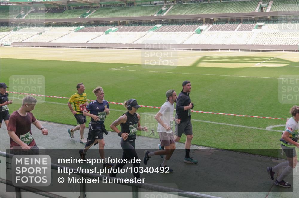 13.09.2026 - 21. swb-Marathon Bremen Michael Burmester http://msf.ph/oto/10340492 13.09.2026 13:21:11 Laufen im Stadion 128, 258, 351, 423, 441, 464, 601, 620, 704, 782, 851, 1060, 1066, 1094, 1129, 1158, 1177, 1316, 1344, 1409, 1417, 1439, 1446, 1518, 1676, 1697, 1729, 1756, 1808, 1815, 1846, 1916, 2010, 2028, 2064, 2139, 2201, 2258, 2278, 2349, 2394, 2395, 2414, 2417, 2437, 2501, 2519, 2533, 2551, 2588, 2652, 2694, 2695, 2736, 2756, 2793, 2828, 2886, 2954, 2995, 3004, 3010, 3017, 3018, 3022, 3034, 3035, 3036, 3037, 3059, 3070, 3074, 3102, 3139, 3144, 3225, 3264, 3310 meine-sportfotos.de
