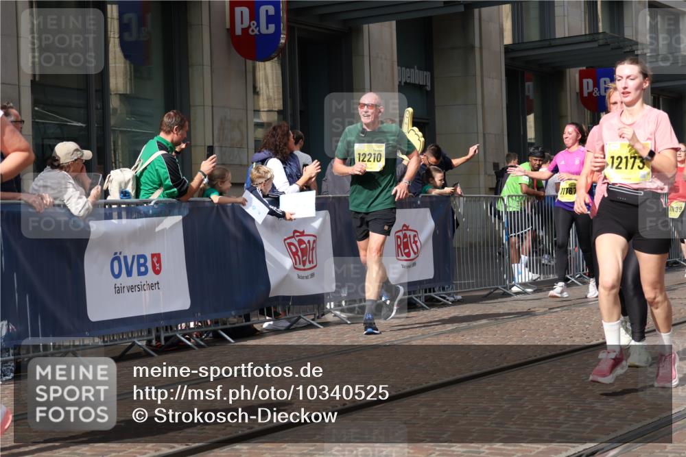 13.09.2026 - 21. swb-Marathon Bremen Strokosch-Dieckow http://msf.ph/oto/10340525 13.09.2026 11:07:14 Ziel 10138, 10205, 10279, 10280, 10363, 10364, 10488, 10501, 10505, 10580, 10595, 10695, 10748, 10907, 10935, 11037, 11123, 11223, 11417, 11643, 11767, 11865, 11899, 11917, 11924, 11934, 12020, 12167, 12168, 12173, 12194, 12210, 12266, 12277, 12307, 12419, 12509, 12536, 10156, 10360, 10488, 11100, 11246, 11257, 11393, 11439, 11600, 11684, 11696, 11759, 11822, 11823, 12255, 12266 meine-sportfotos.de