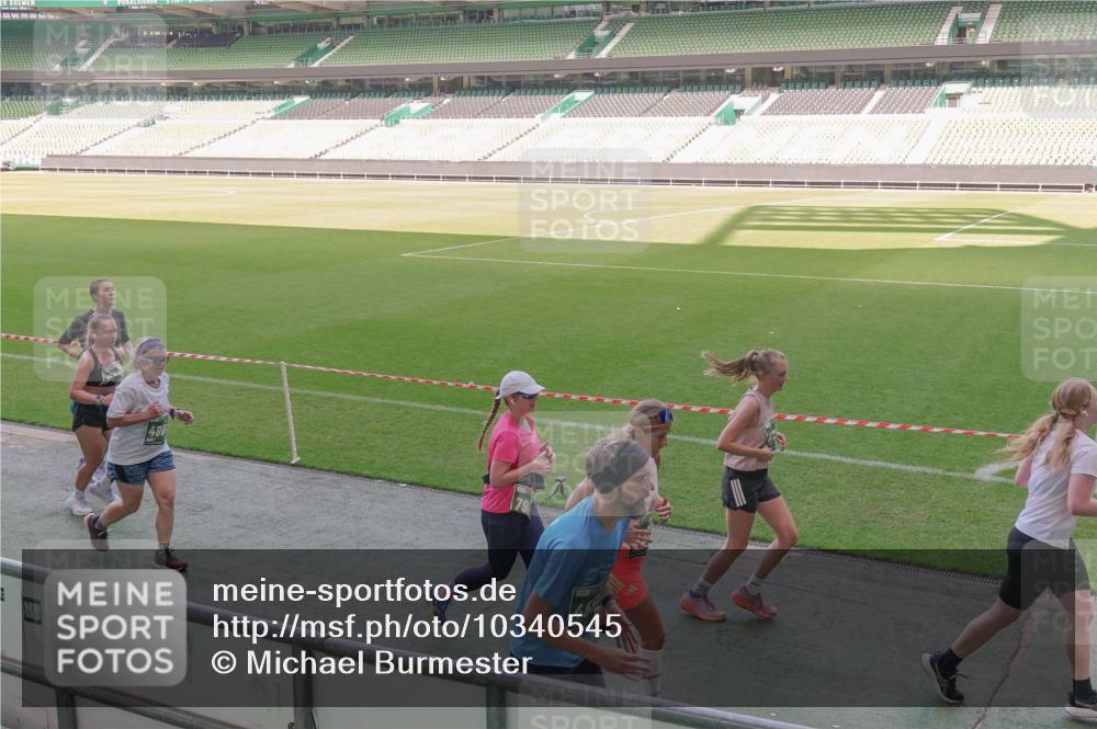 13.09.2026 - 21. swb-Marathon Bremen Michael Burmester http://msf.ph/oto/10340545 13.09.2026 13:21:18 Laufen im Stadion 128, 258, 351, 423, 441, 464, 601, 620, 704, 782, 851, 1060, 1066, 1094, 1129, 1158, 1177, 1316, 1344, 1409, 1417, 1439, 1446, 1518, 1676, 1697, 1729, 1756, 1808, 1815, 1846, 2010, 2028, 2064, 2139, 2201, 2258, 2278, 2349, 2394, 2395, 2414, 2417, 2437, 2501, 2519, 2533, 2551, 2588, 2652, 2660, 2694, 2695, 2736, 2756, 2793, 2828, 2886, 2954, 2964, 2995, 3004, 3010, 3017, 3018, 3022, 3034, 3035, 3036, 3037, 3059, 3070, 3074, 3102, 3139, 3144, 3225, 3264, 3310 meine-sportfotos.de