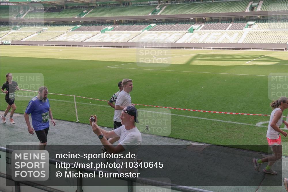 13.09.2026 - 21. swb-Marathon Bremen Michael Burmester http://msf.ph/oto/10340645 13.09.2026 13:21:33 Laufen im Stadion 128, 258, 343, 351, 423, 441, 601, 620, 704, 782, 851, 1060, 1094, 1129, 1158, 1177, 1316, 1344, 1409, 1417, 1439, 1446, 1518, 1669, 1676, 1697, 1729, 1756, 1808, 1815, 1846, 2010, 2064, 2139, 2201, 2258, 2278, 2290, 2349, 2394, 2395, 2414, 2417, 2437, 2501, 2519, 2533, 2551, 2588, 2619, 2632, 2652, 2660, 2685, 2694, 2695, 2736, 2793, 2828, 2886, 2954, 2964, 2995, 3004, 3010, 3017, 3018, 3022, 3034, 3035, 3036, 3037, 3070, 3074, 3102, 3139, 3144, 3225, 3264, 3682 meine-sportfotos.de