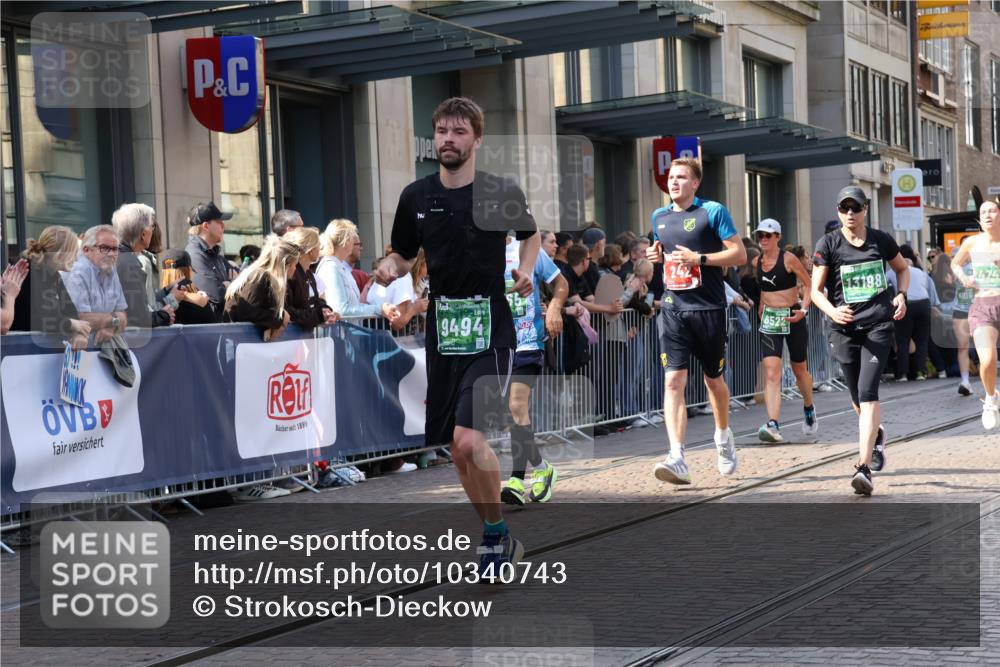 13.09.2026 - 21. swb-Marathon Bremen Strokosch-Dieckow http://msf.ph/oto/10340743 13.09.2026 13:27:27 Ziel 323, 440, 488, 534, 762, 857, 1006, 1456, 1932, 2668, 2686, 3013, 3135, 3460, 3521, 3576, 3970, 4106, 4133, 4265, 4421, 4496, 4593, 4744, 5081, 5462, 5557, 6067, 6468, 6522, 7042, 7138, 7358, 8188, 8351, 9067, 9145, 9494, 9727, 13198, 242, 593, 940, 1373, 1574, 2345, 2454, 3273, 3385, 3496, 4121, 4558, 5220, 5290, 5358, 5616, 6071, 6288, 6306, 6776, 7110, 7849, 8219, 9159, 9343, 9760, 10112, 10113, 13147 meine-sportfotos.de