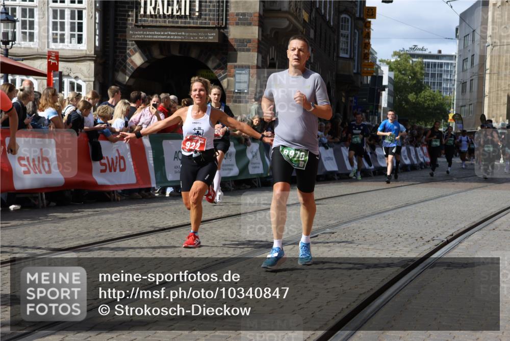 13.09.2026 - 21. swb-Marathon Bremen Strokosch-Dieckow http://msf.ph/oto/10340847 13.09.2026 13:31:54 Ziel 310, 922, 1600, 2602, 2707, 3115, 3152, 3239, 3343, 3392, 3579, 3858, 3859, 4164, 4258, 4273, 4692, 4889, 5426, 5504, 6039, 6062, 6100, 6147, 6193, 6581, 6602, 6968, 6971, 7032, 7608, 7941, 8042, 8166, 8205, 8206, 8239, 8364, 8495, 8522, 9155, 9293, 9568, 9903, 2310, 2934, 3946, 4566, 4797, 4979, 6116, 7526, 7818, 8610, 9640 meine-sportfotos.de