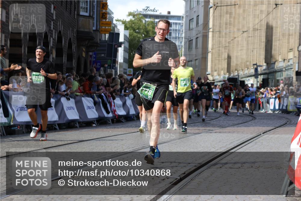 13.09.2026 - 21. swb-Marathon Bremen Strokosch-Dieckow http://msf.ph/oto/10340868 13.09.2026 13:26:37 Ziel 1649, 1896, 2434, 2658, 3603, 3983, 4723, 4724, 5747, 5854, 5906, 5934, 5992, 6230, 6639, 6886, 7626, 8635, 8817, 13195, 2779, 3852, 3893, 4441, 4598, 4919, 5054, 5937, 6289, 6314, 6375, 6580, 8112, 8303, 9551, 13097 meine-sportfotos.de
