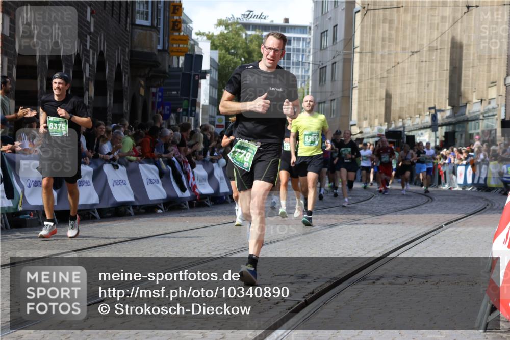 13.09.2026 - 21. swb-Marathon Bremen Strokosch-Dieckow http://msf.ph/oto/10340890 13.09.2026 13:26:37 Ziel 1649, 1896, 2434, 2658, 3603, 3983, 4723, 4724, 5747, 5854, 5906, 5934, 5992, 6230, 6639, 6886, 7626, 8635, 8817, 13195, 2779, 3852, 3893, 4441, 4598, 4919, 5054, 5937, 6289, 6314, 6375, 6580, 8112, 8303, 9551, 13097 meine-sportfotos.de