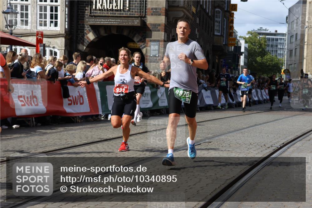 13.09.2026 - 21. swb-Marathon Bremen Strokosch-Dieckow http://msf.ph/oto/10340895 13.09.2026 13:31:54 Ziel 310, 922, 1600, 2602, 2707, 3115, 3152, 3239, 3343, 3392, 3579, 3858, 3859, 4164, 4258, 4273, 4692, 4889, 5426, 5504, 6039, 6062, 6100, 6147, 6193, 6581, 6602, 6968, 6971, 7032, 7608, 7941, 8042, 8166, 8205, 8206, 8239, 8364, 8495, 8522, 9155, 9293, 9568, 9903, 2310, 2934, 3946, 4566, 4797, 4979, 6116, 7526, 7818, 8610, 9640 meine-sportfotos.de
