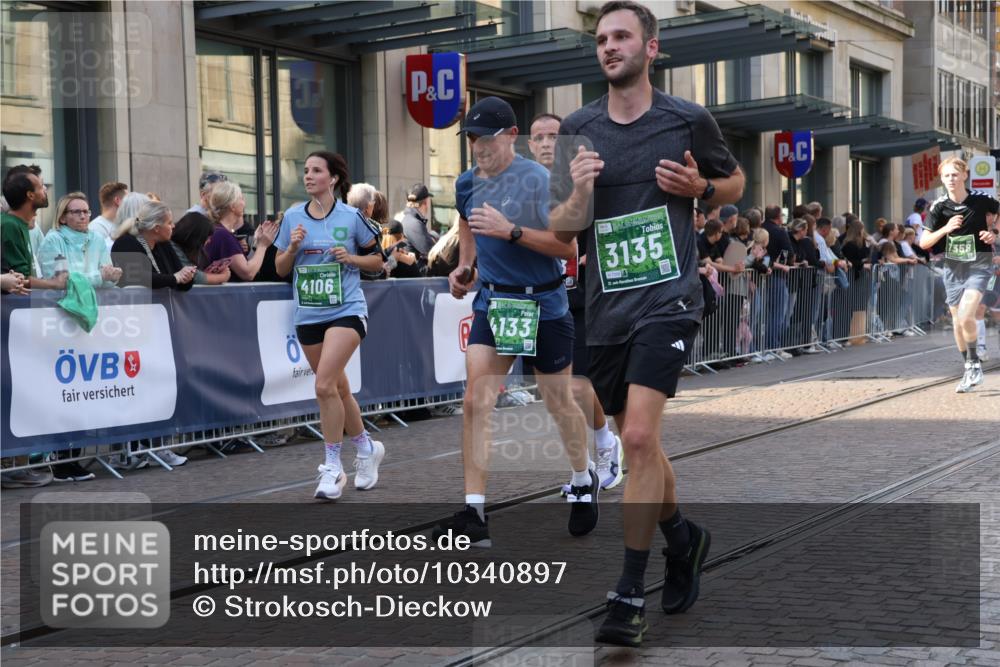 13.09.2026 - 21. swb-Marathon Bremen Strokosch-Dieckow http://msf.ph/oto/10340897 13.09.2026 13:27:33 Ziel 440, 488, 534, 762, 857, 1343, 1456, 1932, 2686, 3013, 3135, 3480, 3576, 3970, 4106, 4133, 4265, 4421, 4496, 4593, 4744, 5462, 6067, 6468, 6522, 7042, 7138, 7358, 8188, 8351, 8656, 9067, 9145, 9494, 9727, 13069, 13198, 242, 323, 593, 857, 940, 1006, 1373, 1574, 2345, 2668, 3273, 3385, 3460, 3496, 3521, 4421, 4558, 5081, 5220, 5290, 5358, 5557, 5616, 6071, 6288, 6306, 7110, 8219, 9159, 9343, 9760, 10112, 10113, 13147 meine-sportfotos.de