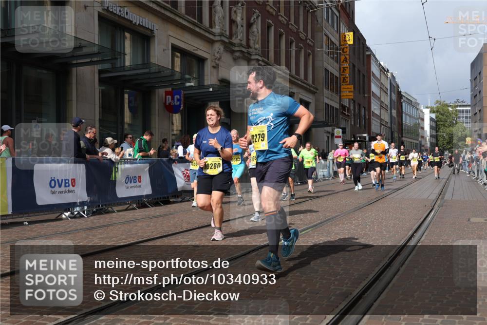 13.09.2026 - 21. swb-Marathon Bremen Strokosch-Dieckow http://msf.ph/oto/10340933 13.09.2026 11:07:25 Ziel 10138, 10279, 10280, 10363, 10364, 10501, 10505, 10580, 10595, 10660, 10661, 10674, 10830, 10871, 10907, 10935, 10937, 11037, 11223, 11515, 11643, 11899, 11924, 11934, 12024, 12097, 12167, 12168, 12194, 12277, 12307, 12419, 12509, 12511, 12512, 10156, 10205, 10360, 10488, 10695, 10748, 11100, 11123, 11246, 11393, 11417, 11439, 11600, 11684, 11696, 11759, 11767, 11822, 11823, 11865, 11917, 12020, 12173, 12210, 12255, 12266 meine-sportfotos.de